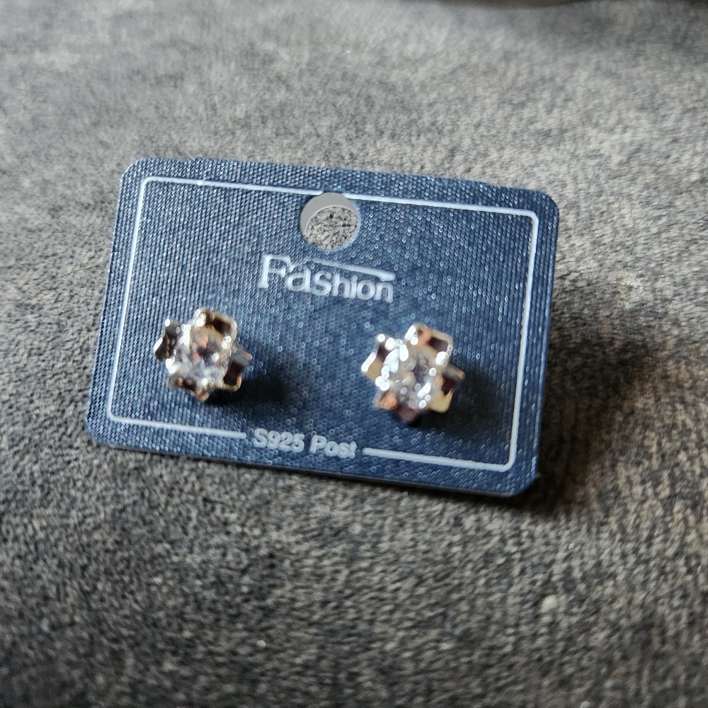 ‼️~NEW~S925 Stud Earrings‼️